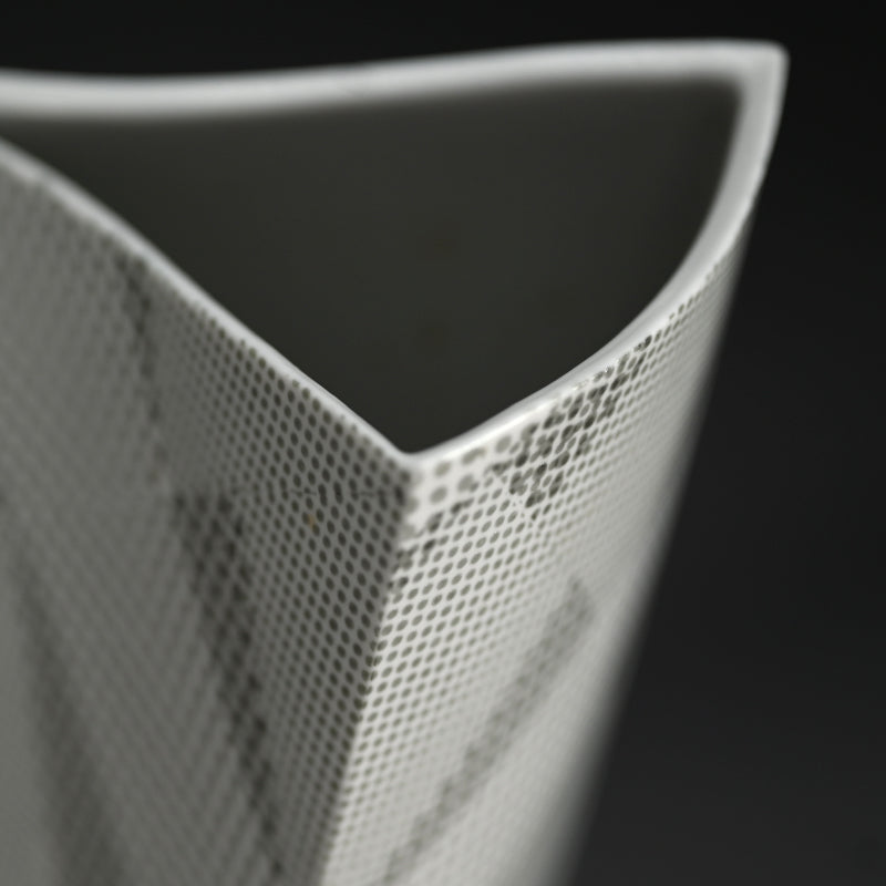 Ceramic Vase ー長江 重和 "平行四辺形からのかたち"