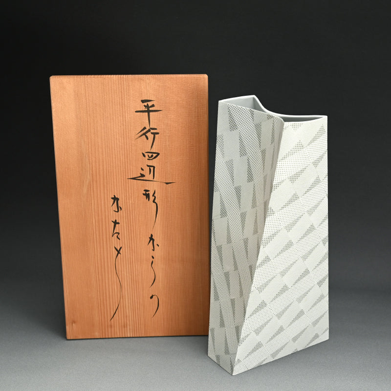 Ceramic Vase ー長江 重和 "平行四辺形からのかたち"