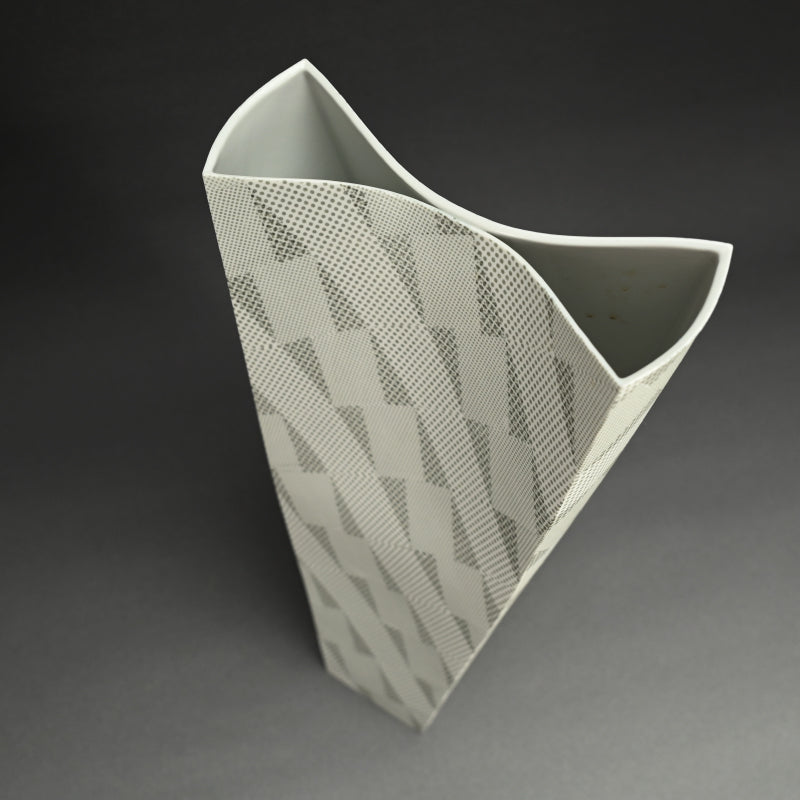 Ceramic Vase ー長江 重和 "平行四辺形からのかたち"