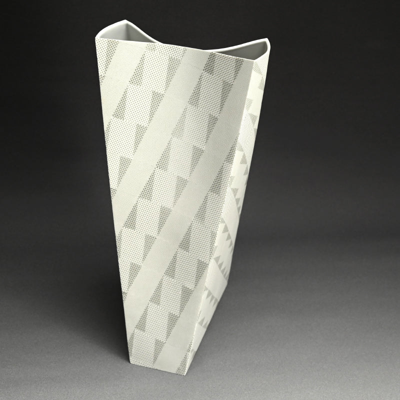 Ceramic Vase ー長江 重和 "平行四辺形からのかたち"