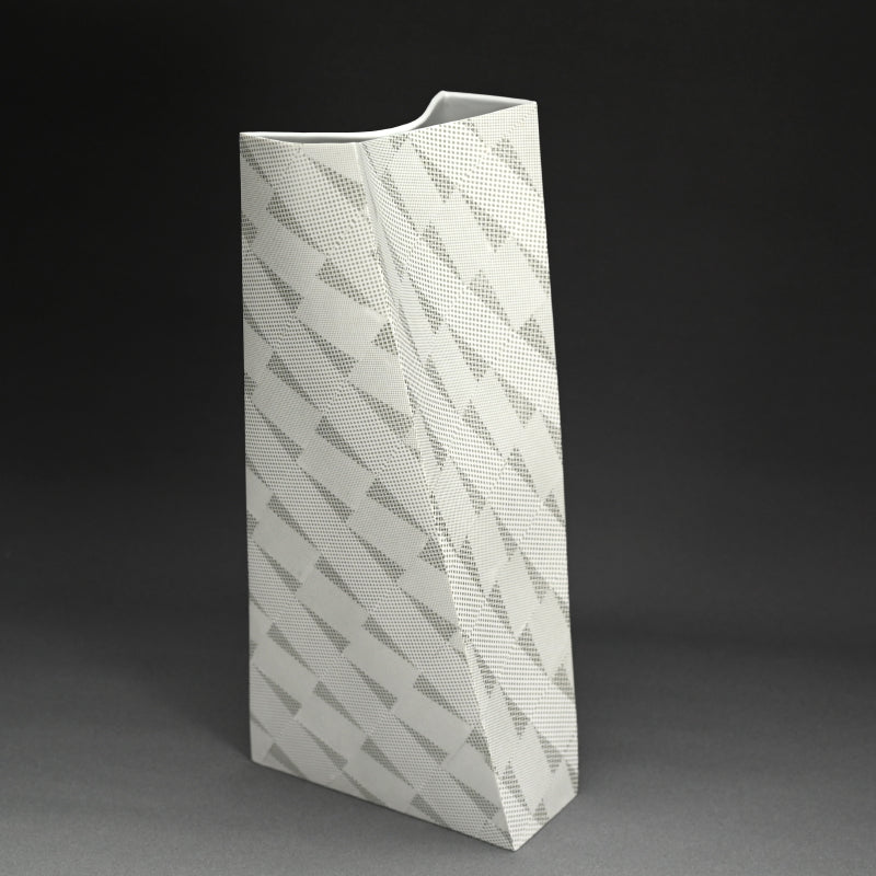 Ceramic Vase ー長江 重和 "平行四辺形からのかたち"