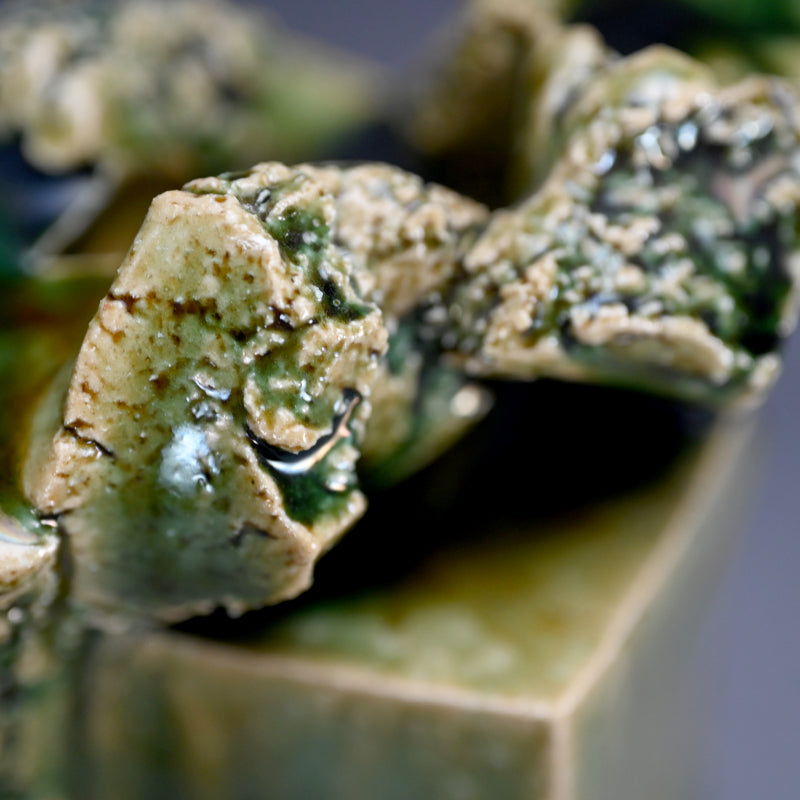 Oribe hanaire ー東田 茂正 "織部花入"