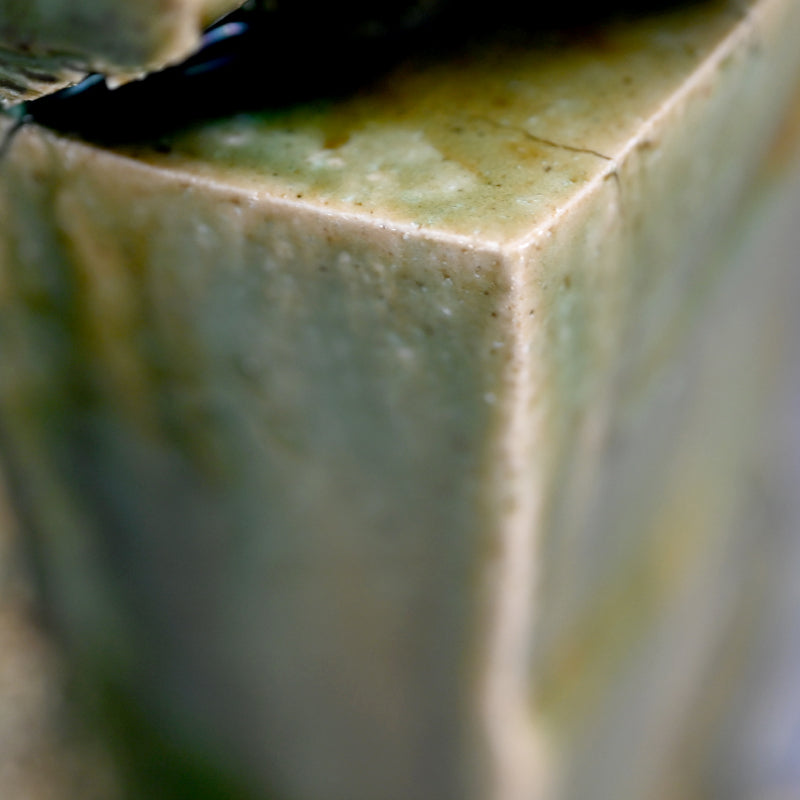 Oribe hanaire ー東田 茂正 "織部花入"