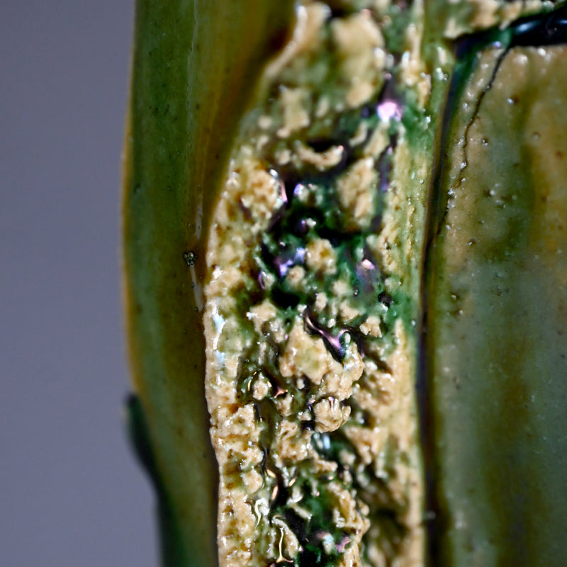 Oribe hanaire ー東田 茂正 "織部花入"