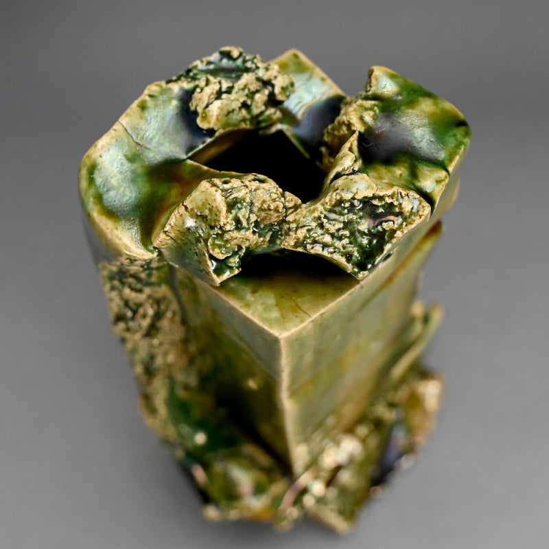 Oribe hanaire ー東田 茂正 "織部花入"