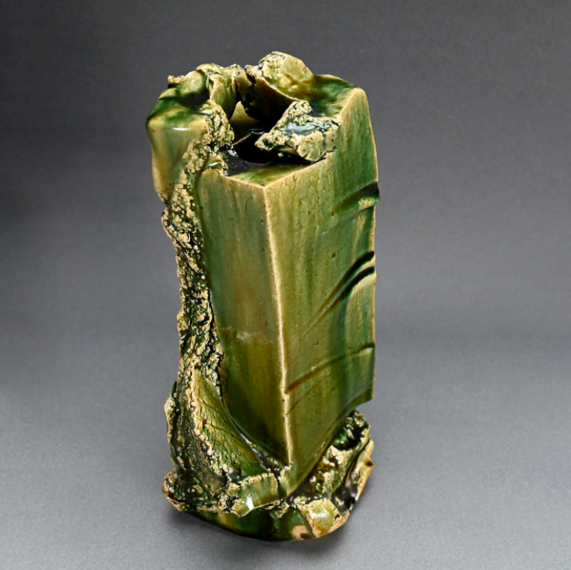 Oribe hanaire ー東田 茂正 "織部花入"