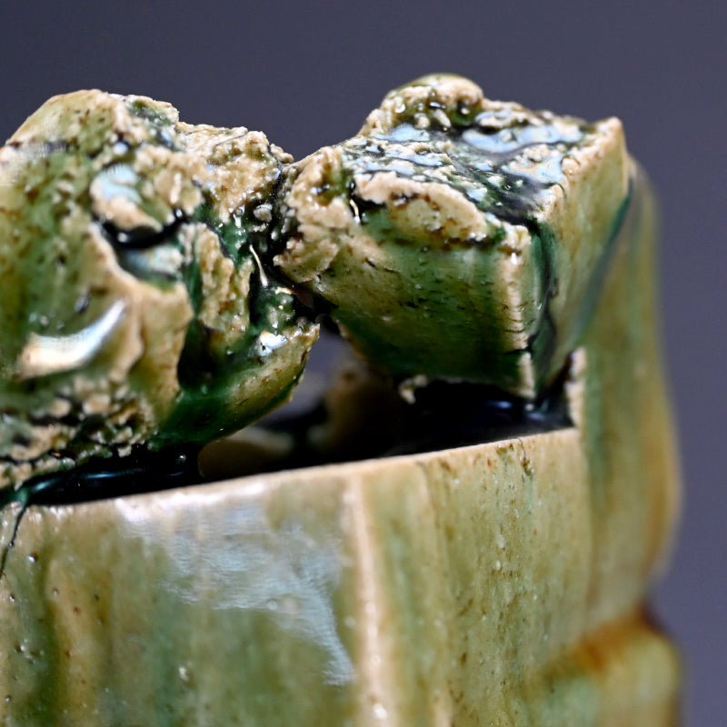 Oribe hanaire ー東田 茂正 "織部花入"