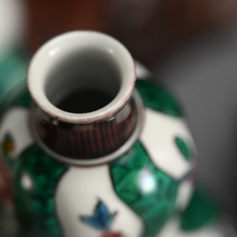 Kutani Porcelain. Tokkuri Sake Set B ー“瓢形徳利”