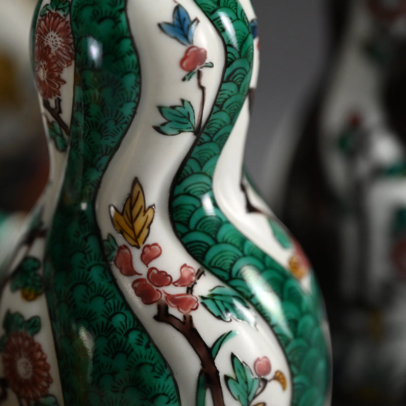 Kutani Porcelain. Tokkuri Sake Set B ー“瓢形徳利”