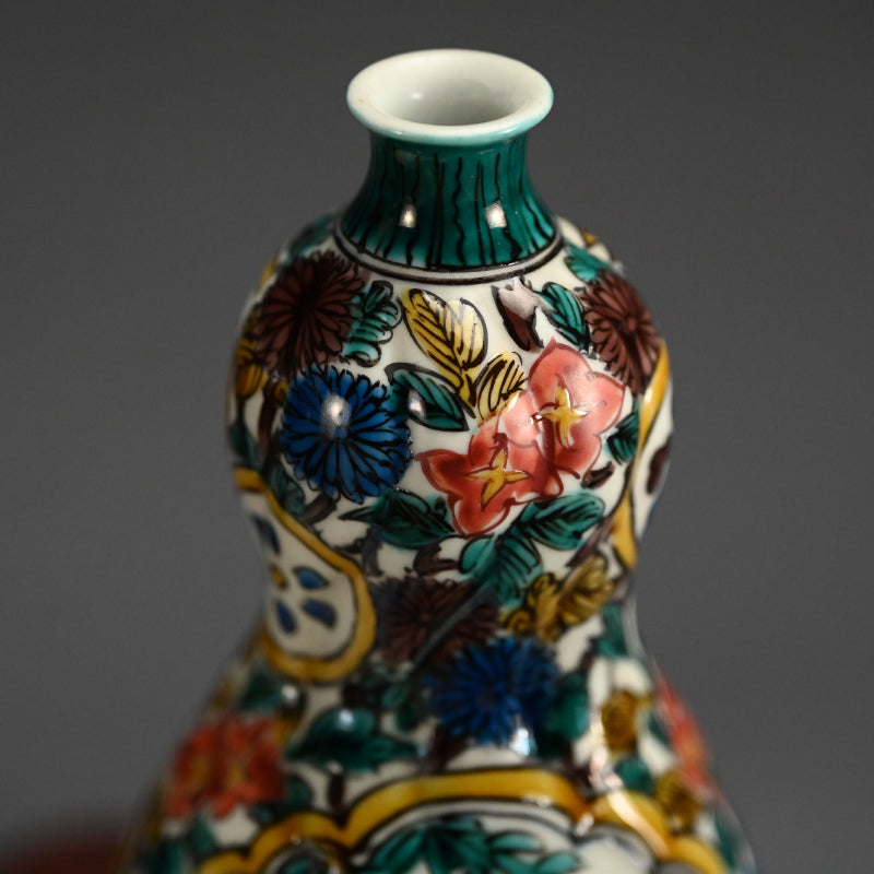 Kutani Porcelain. Tokkuri Sake Set by Tokuda Yasokichi C ー九谷焼 徳田 八十吉 "瓢形徳利”