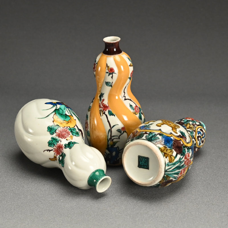 Kutani Porcelain. Tokkuri Sake Set by Tokuda Yasokichi C ー九谷焼 徳田 八十吉 "瓢形徳利”