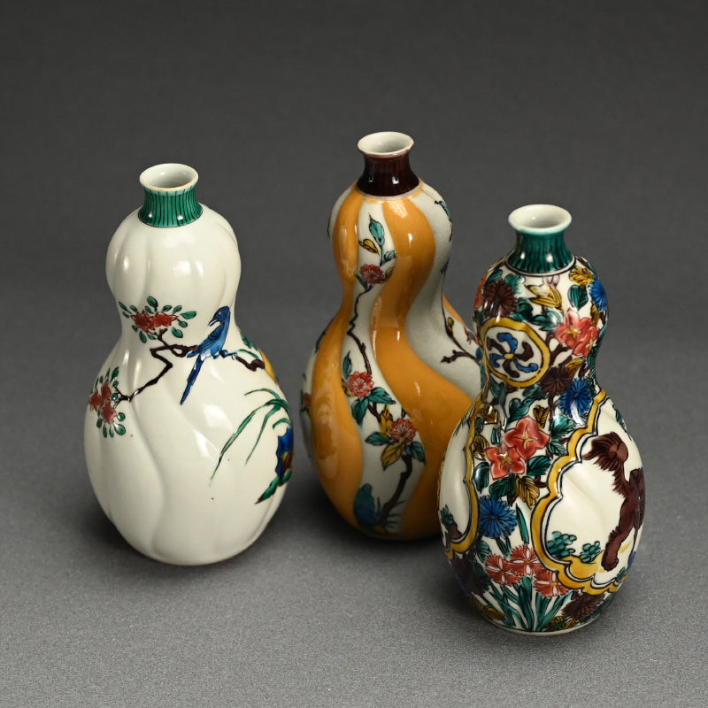 Kutani Porcelain. Tokkuri Sake Set by Tokuda Yasokichi C ー九谷焼 徳田 八十吉 "瓢形徳利”
