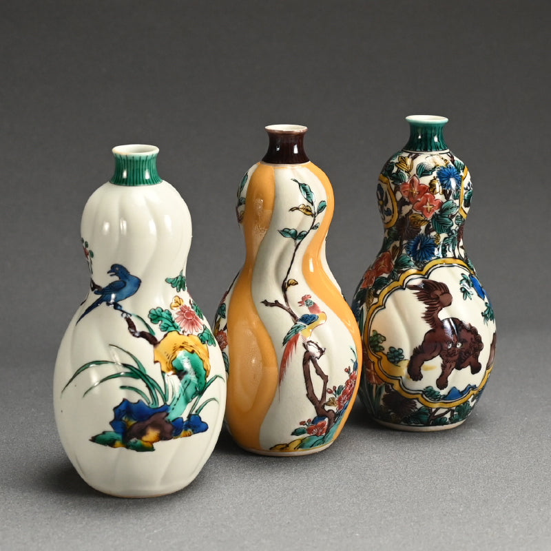 Kutani Porcelain. Tokkuri Sake Set by Tokuda Yasokichi C ー九谷焼 徳田 八十吉 "瓢形徳利”