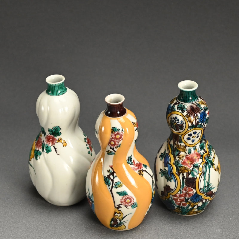 Kutani Porcelain. Tokkuri Sake Set by Tokuda Yasokichi C ー九谷焼 徳田 八十吉 "瓢形徳利”