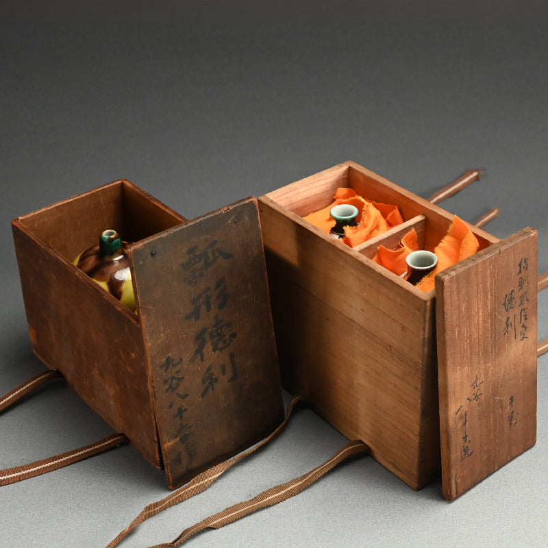 Kutani Porcelain. Tokkuri Sake Set A