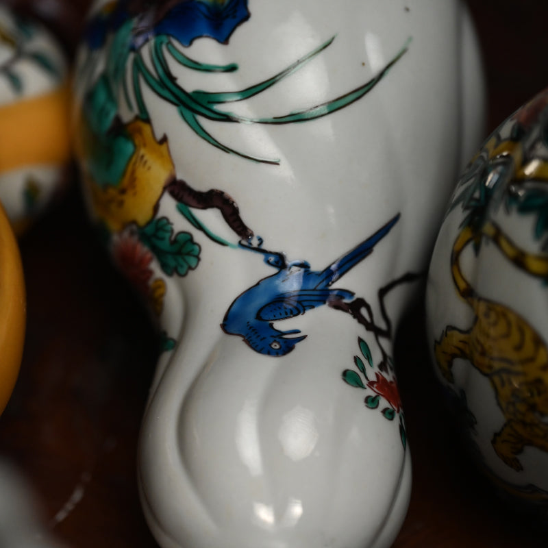 Kutani Porcelain. Tokkuri Sake Set by Tokuda Yasokichi C ー九谷焼 徳田 八十吉 "瓢形徳利”