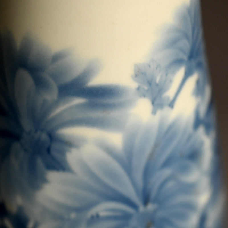 Porcelain Chrysanthemum Vase ー宮川 香山 "花瓶"