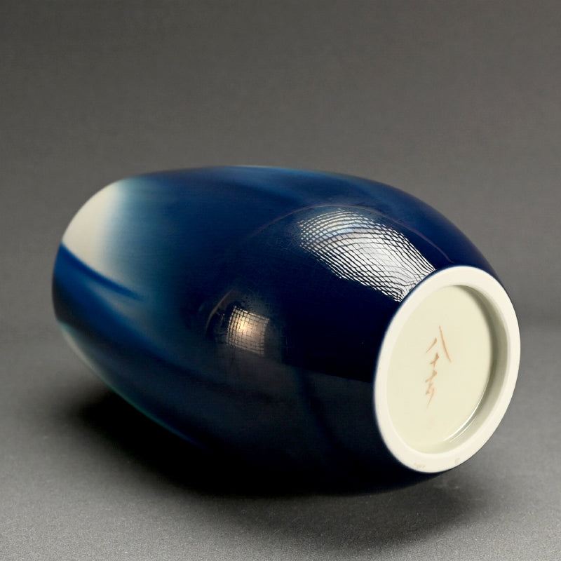 Vase by Important Female Potter ー四代 徳田 八十吉 “柳雨”