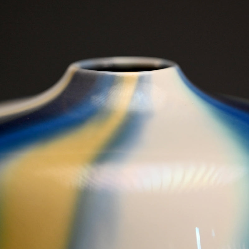 Vase by Important Female Potter ー四代 徳田 八十吉 “柳雨”