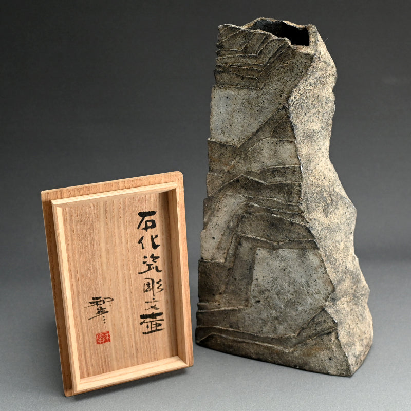 Tall Striated Vase ー佐藤 和彦 "石化瓷彫文壺”