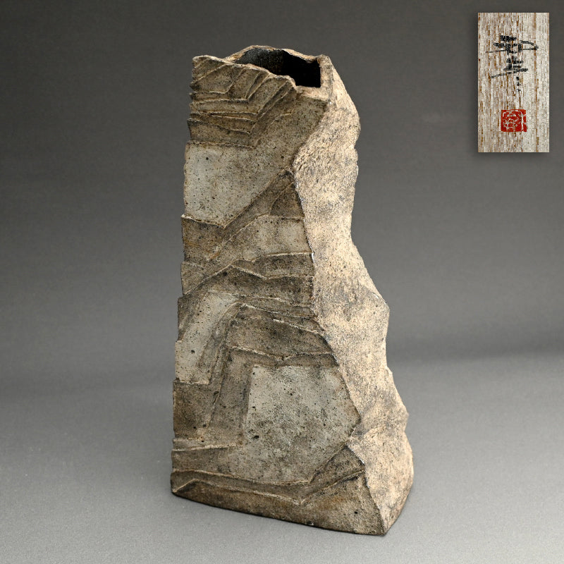 Tall Striated Vase ー佐藤 和彦 "石化瓷彫文壺”