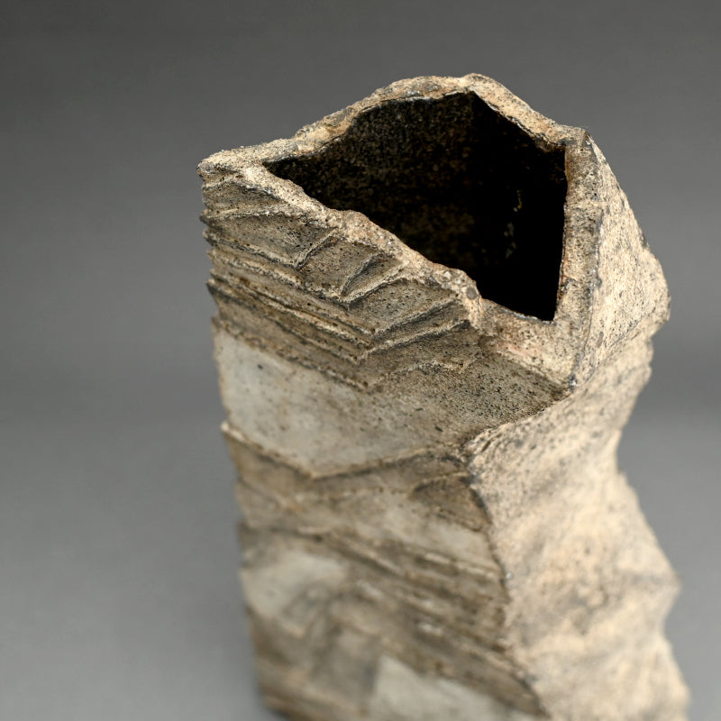 Tall Striated Vase ー佐藤 和彦 "石化瓷彫文壺”