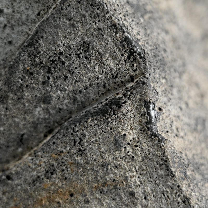 Tall Striated Vase ー佐藤 和彦 "石化瓷彫文壺”