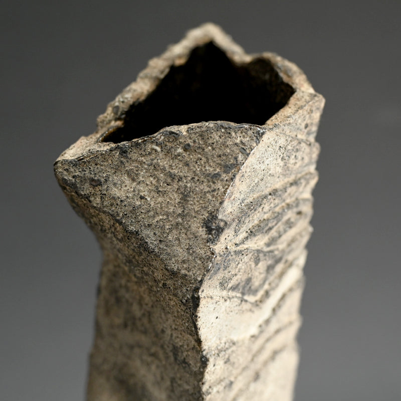 Tall Striated Vase ー佐藤 和彦 "石化瓷彫文壺”