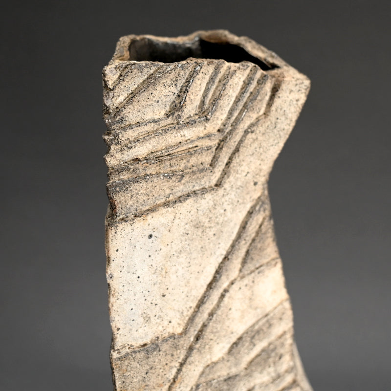 Tall Striated Vase ー佐藤 和彦 "石化瓷彫文壺”