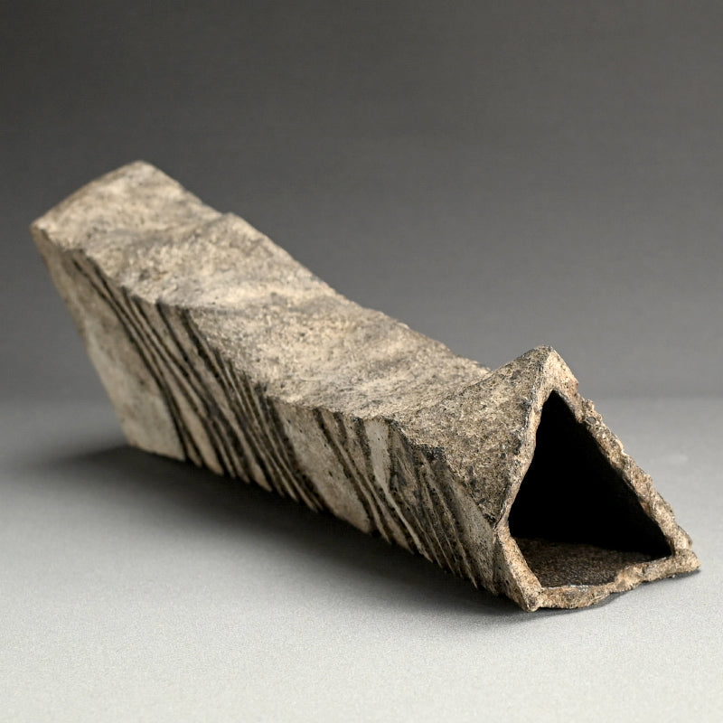 Tall Striated Vase ー佐藤 和彦 "石化瓷彫文壺”