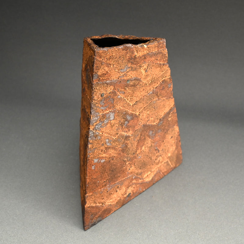 Oxidized Rust Vase ー佐藤 和彦 "鉄化瓷彫文壺"