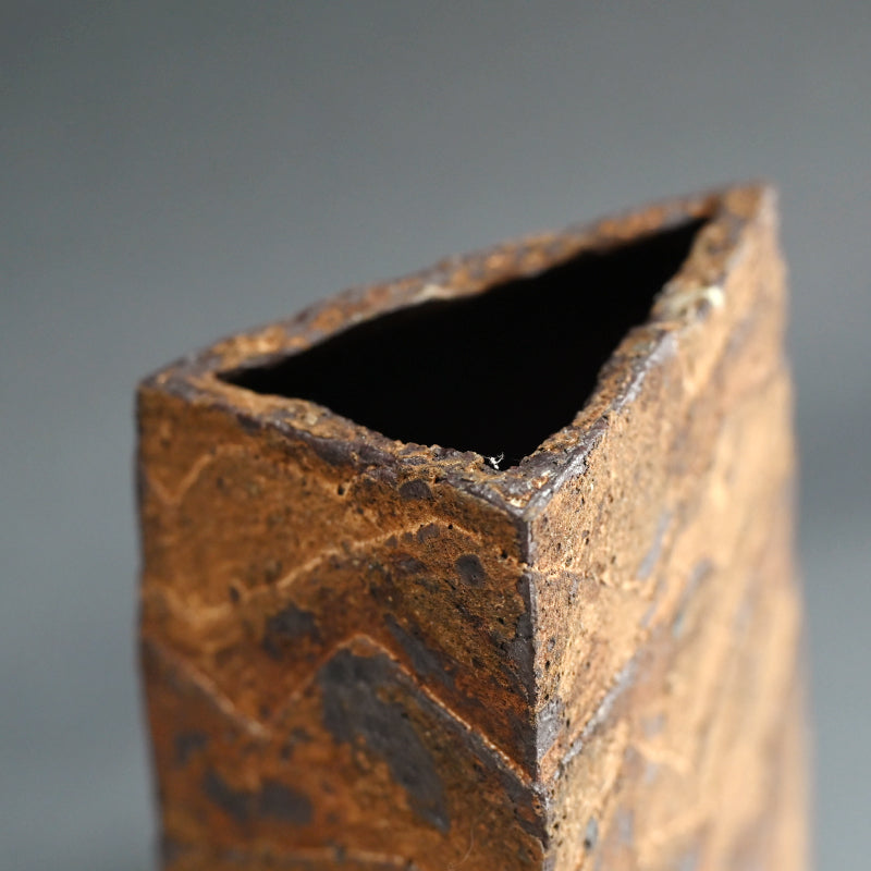 Oxidized Rust Vase ー佐藤 和彦 "鉄化瓷彫文壺"