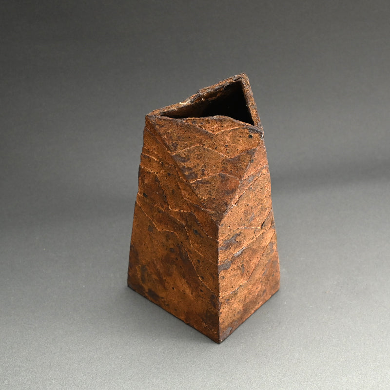 Oxidized Rust Vase ー佐藤 和彦 "鉄化瓷彫文壺"