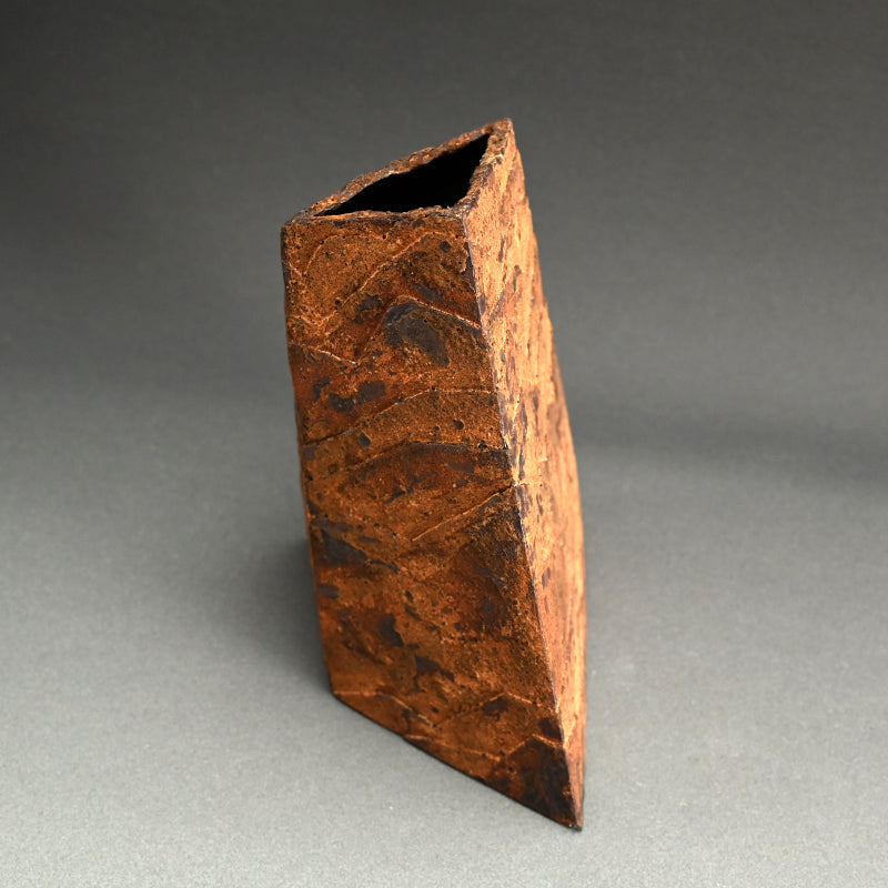 Oxidized Rust Vase ー佐藤 和彦 "鉄化瓷彫文壺"