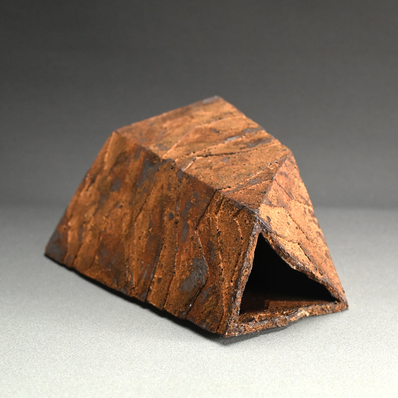 Oxidized Rust Vase ー佐藤 和彦 "鉄化瓷彫文壺"