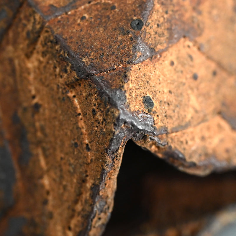 Oxidized Rust Vase ー佐藤 和彦 "鉄化瓷彫文壺"