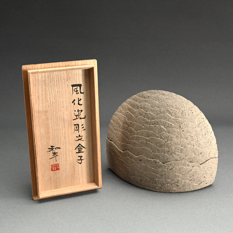 Covered Ceramic Box ー佐藤 和彦 “風化瓷彫文盦子”