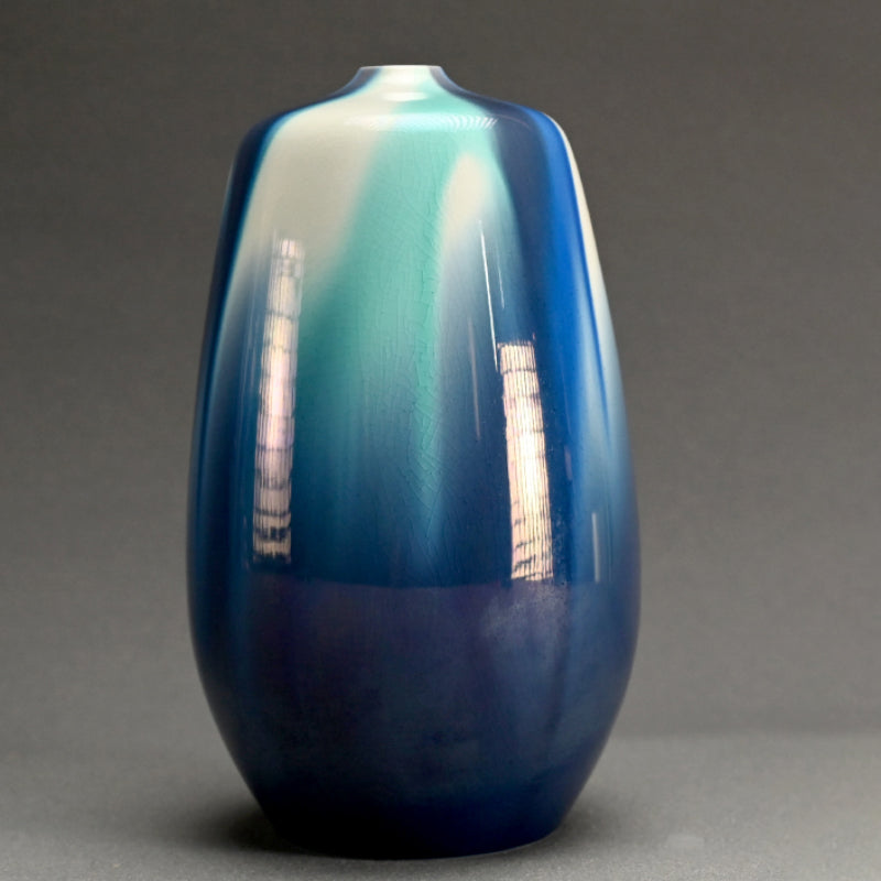 Vase by Important Female Potter ー四代 徳田 八十吉 “柳雨”