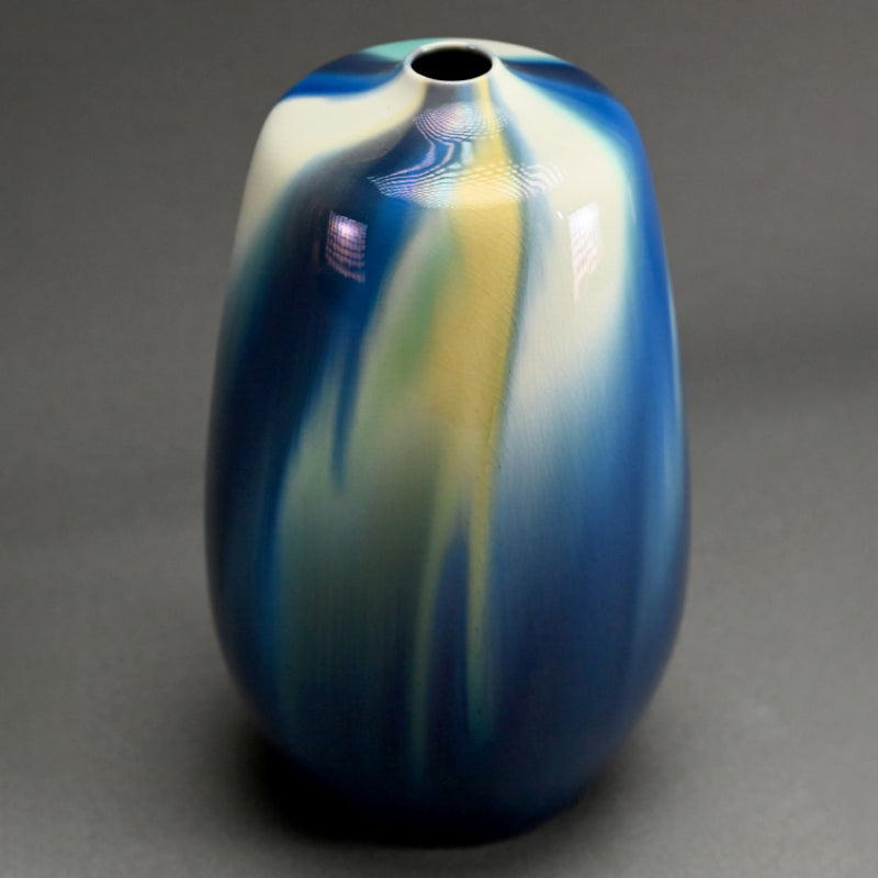 Vase by Important Female Potter ー四代 徳田 八十吉 “柳雨”