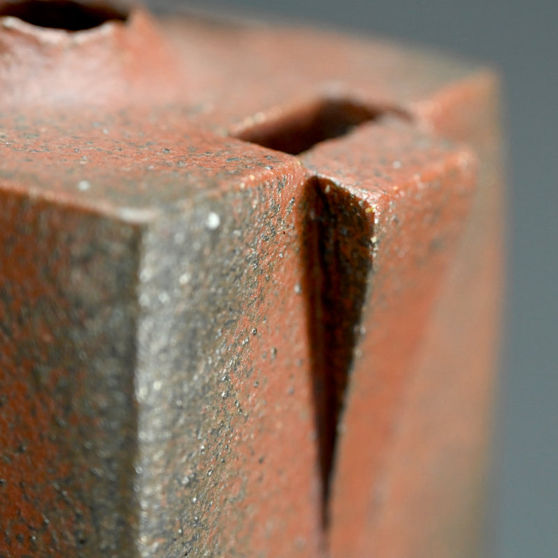 Modernist Vase ー熊倉 順吉 “鉄釉 方壺”