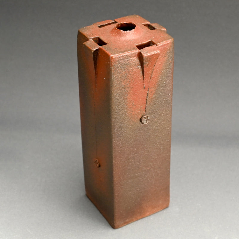 Modernist Vase ー熊倉 順吉 “鉄釉 方壺”