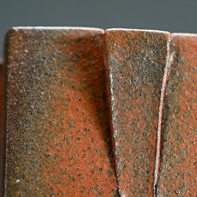 Modernist Vase ー熊倉 順吉 “鉄釉 方壺”