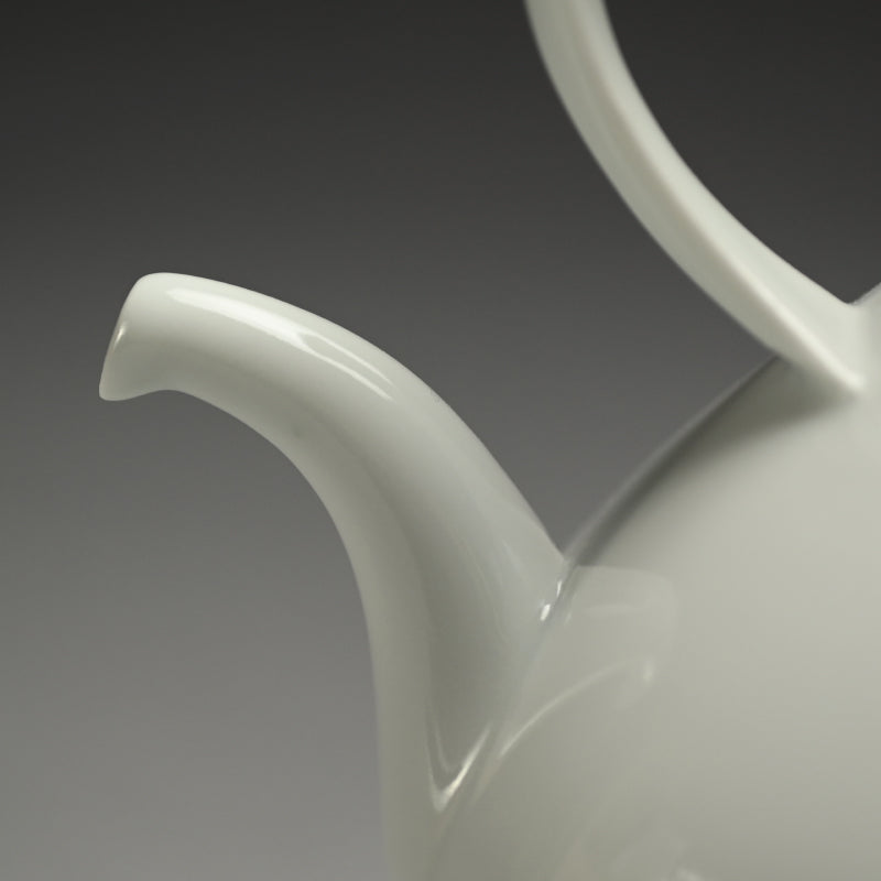 Exceptional Contemporary Porcelain Tea Pot ー宇佐美 賢祐 "土瓶”