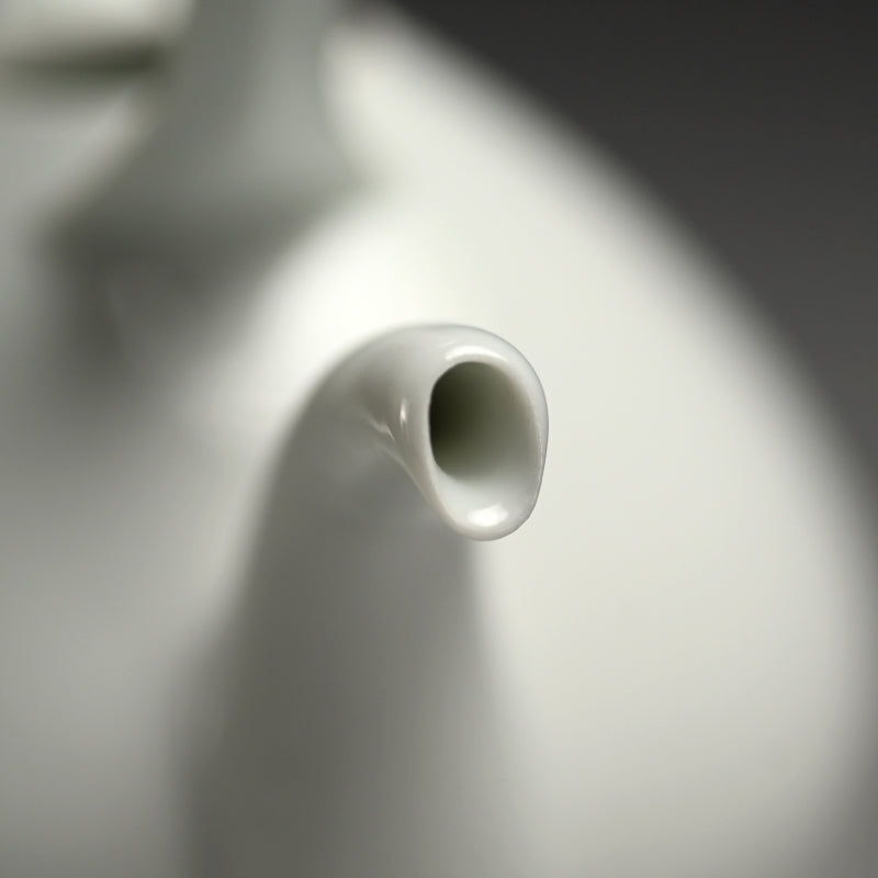 Exceptional Contemporary Porcelain Tea Pot ー宇佐美 賢祐 "土瓶”