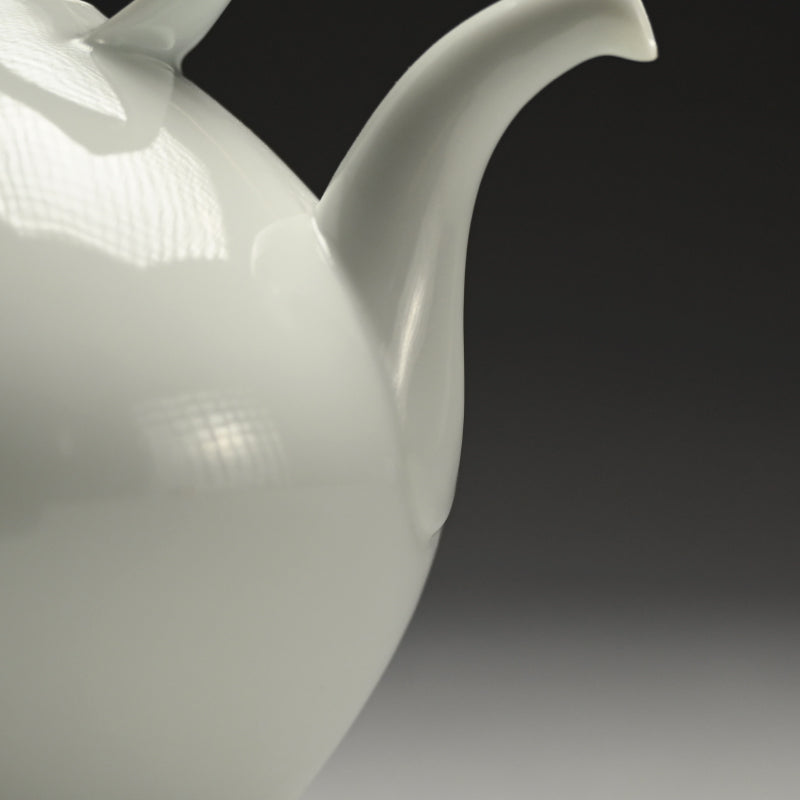Exceptional Contemporary Porcelain Tea Pot ー宇佐美 賢祐 "土瓶”