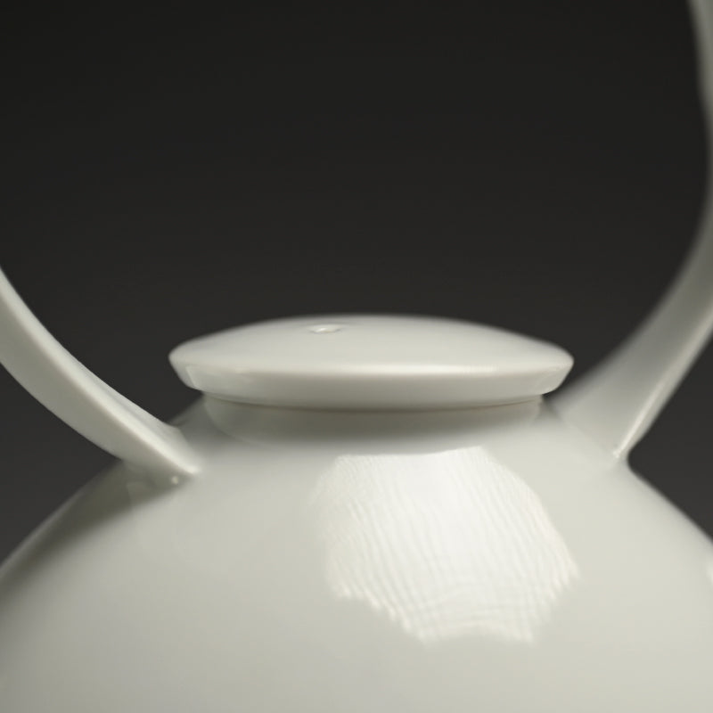 Exceptional Contemporary Porcelain Tea Pot ー宇佐美 賢祐 "土瓶”
