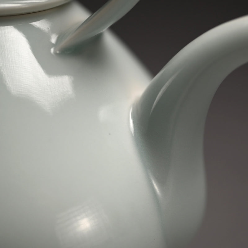 Fabulous Porcelain Dobin Teapot ー宇佐美 賢祐“土瓶”