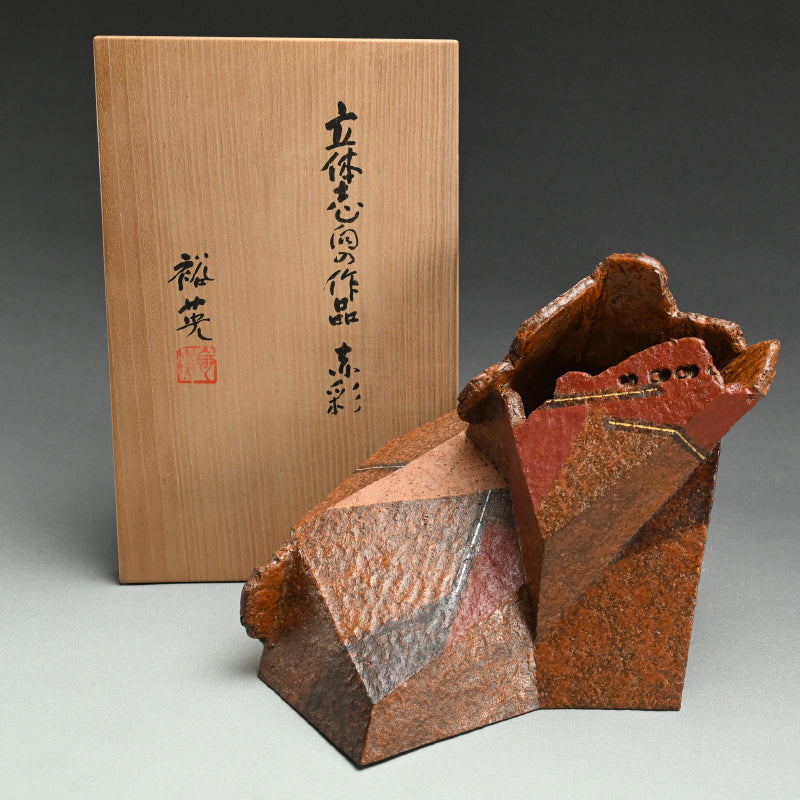 Sculptural Vase ー加藤 裕英 “立体志陶の作品 赤彩”