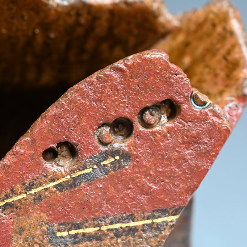 Sculptural Vase ー加藤 裕英 “立体志陶の作品 赤彩”