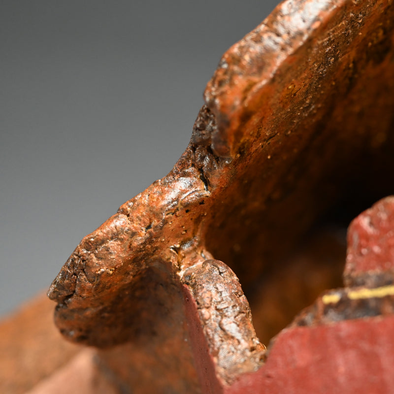 Sculptural Vase ー加藤 裕英 “立体志陶の作品 赤彩”